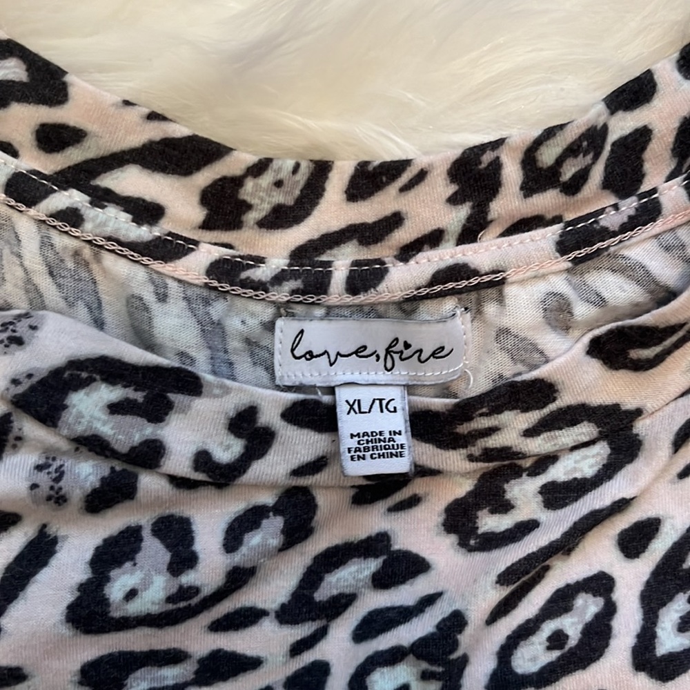 Soft pink T-shirt with leopard print, from Love, Fire - Picture 3 of 3